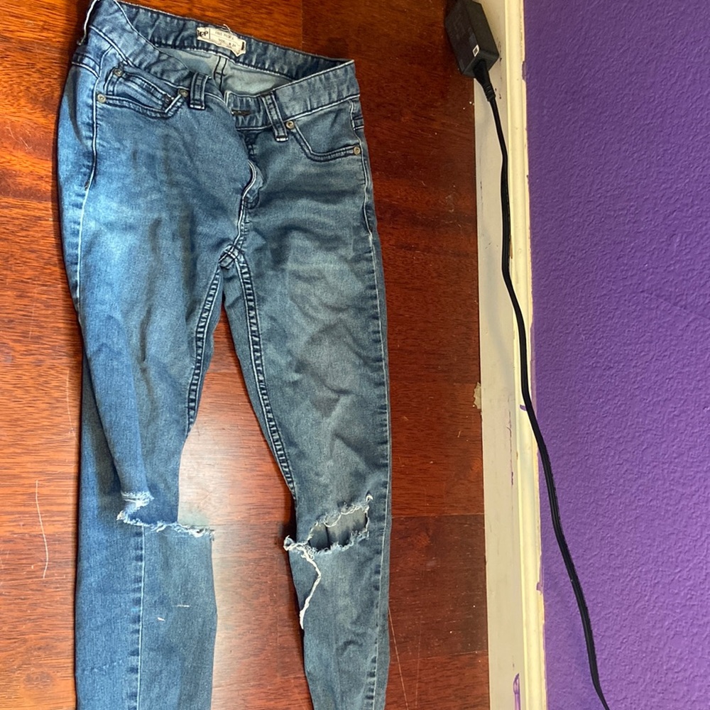 Free people jeans. Slightly ripped blue